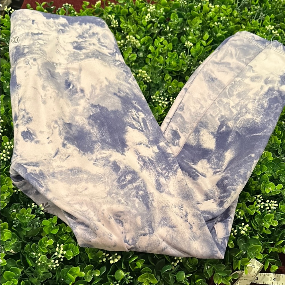 Balance Collection Cloudy Blue and White Leggings